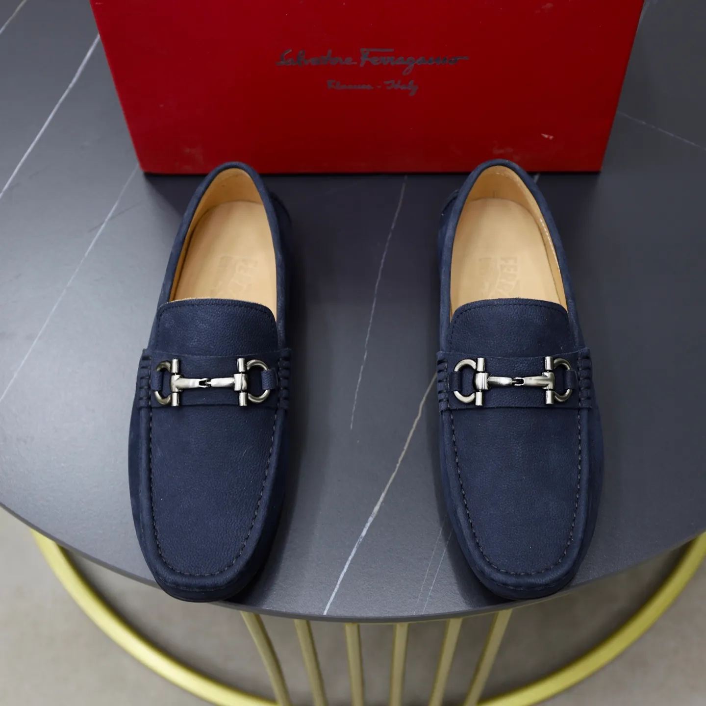 Men's men's shoes 💰462💰🙅‍♂️🙅‍♂️🙅‍♂️Niuli Brand: Ferragamo Standard code: Men's code 38/44 (45 customized) Grade: Same style as the official website Material: Original imported cowhide leather lining Original wear-resistant lightweight outsole Style category: Men's casual slip-on shoes Doudou shoes Noble luxury brand elements, top luxury color: actual picture color